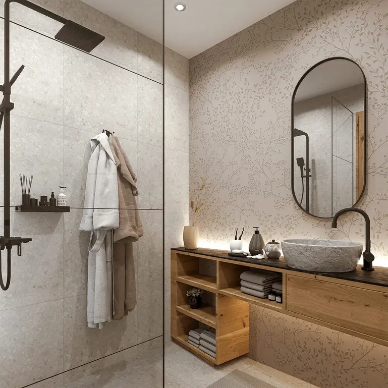 Modernes Badezimmer mit begehbarer Dusche, Bademantel an einem Wandhaken, ovalem Spiegel, Gefäßwaschbecken und Holzregalen.